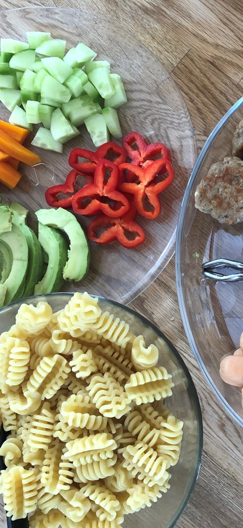 Pasta, grøntsager og kød