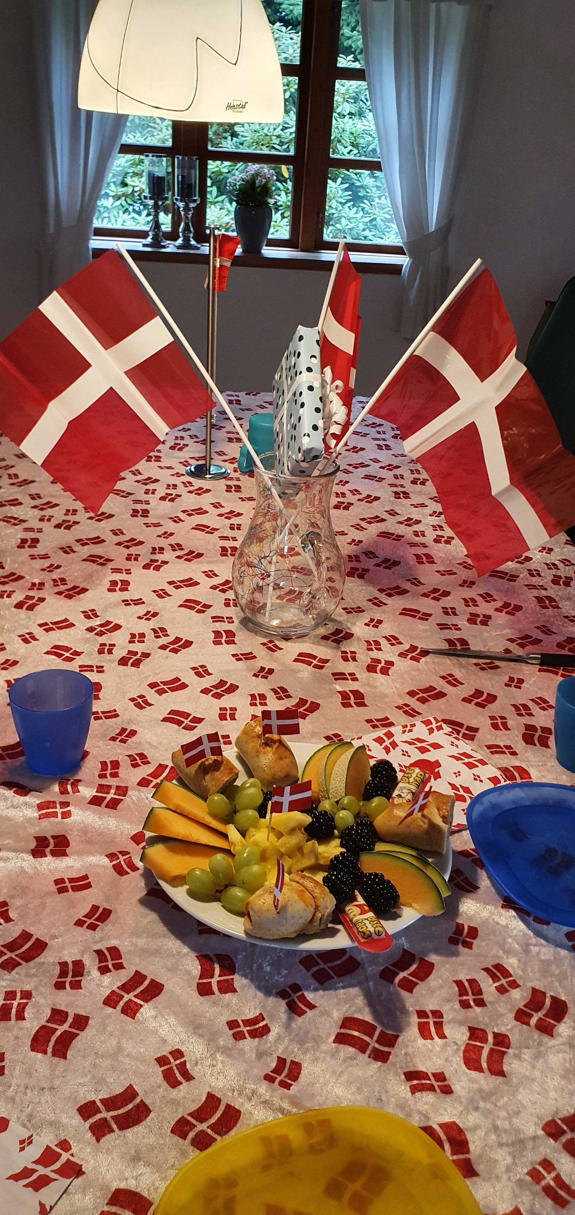 Bord dækket til fødselsdag