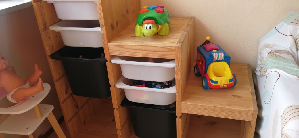 Arrangement i legeværelse til legetøj
